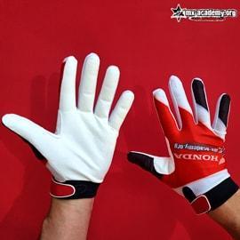 Enduro Honda Handschuhe mit hochwertiger Verarbeitung und idealem Tastgefühl – MX-Academy Motoshop Schweiz