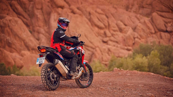 Adventure Motorrad kaufen – Honda Reiseenduro für Strasse und Schotter