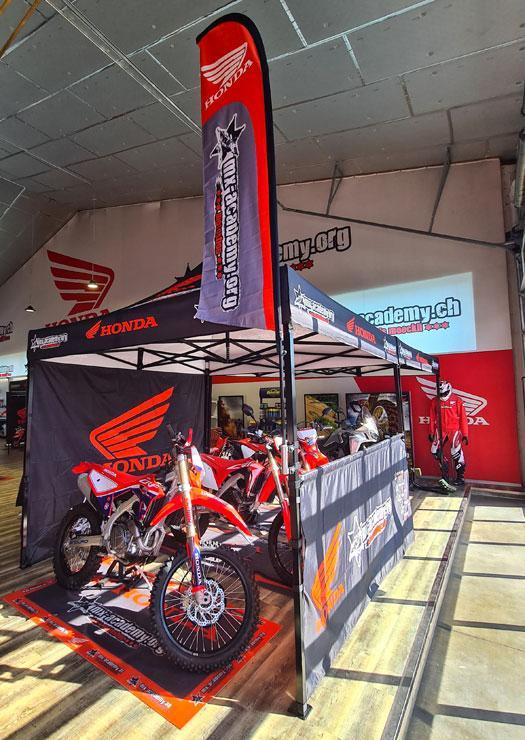 Motocross Zelt mit Fahne für das Fahrerlager – Motoshop Schweiz