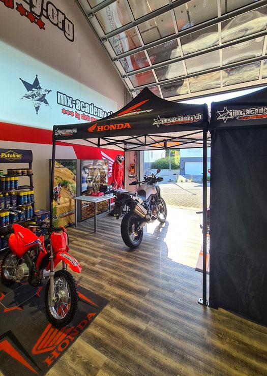 Motocross Zelt für das Fahrerlager – Motoshop Schweiz